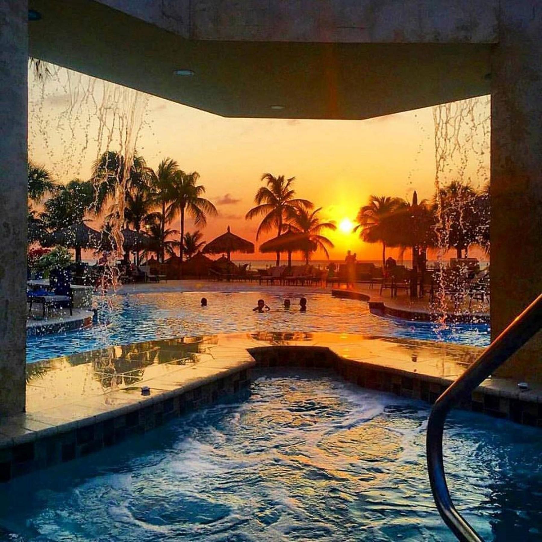 Playa Linda Beach Resort Palm Beach Exterior foto