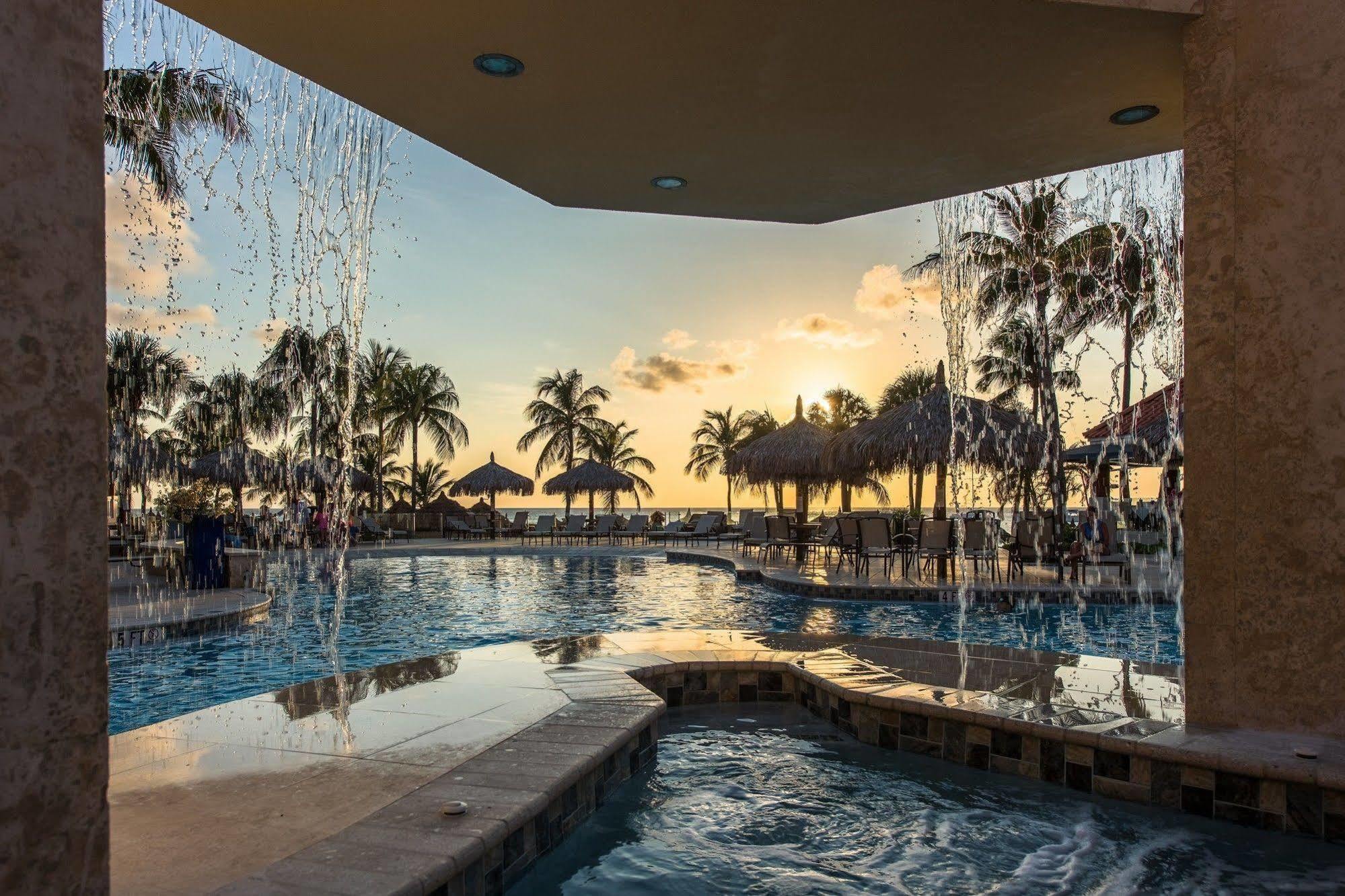 Playa Linda Beach Resort Palm Beach Exterior foto